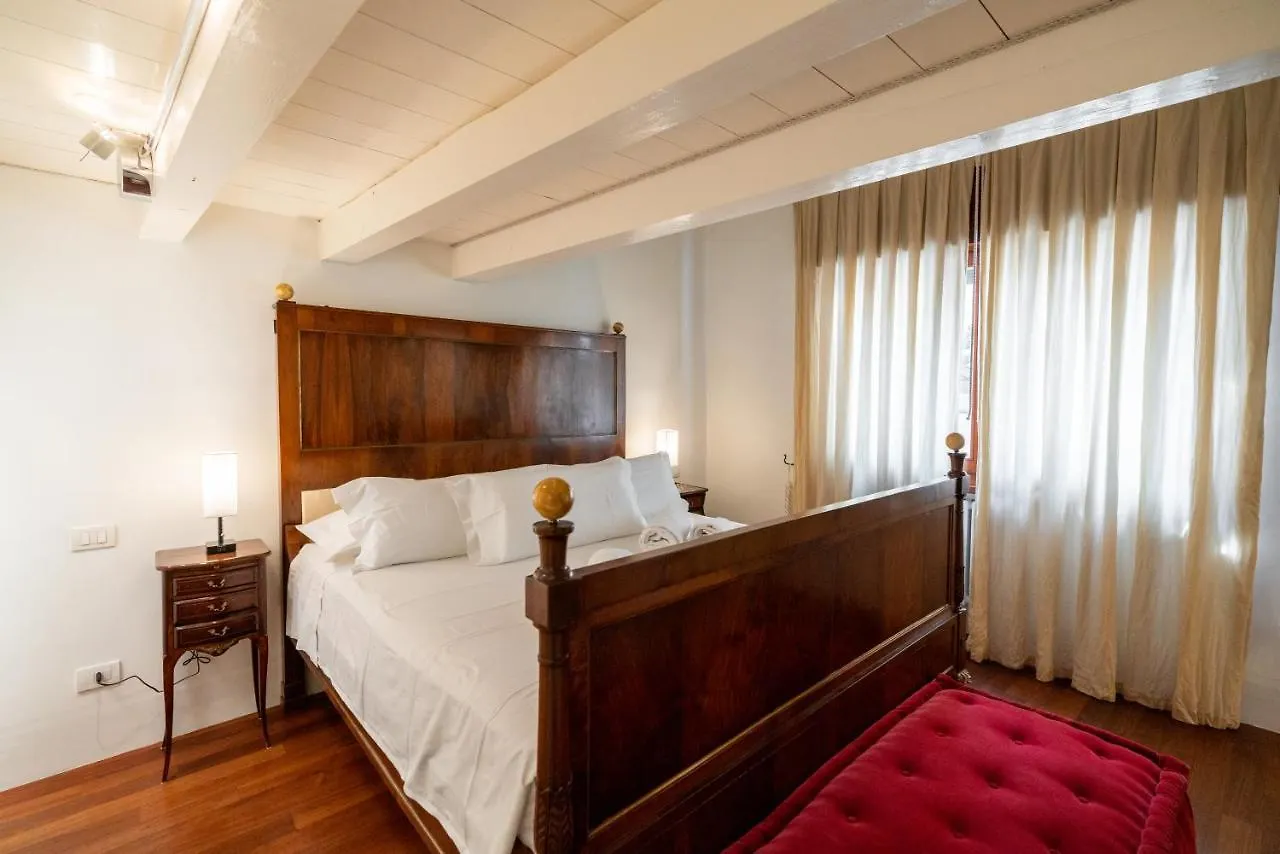 Apartament Terrazza Garibaldi By Postcardsfrom Werona