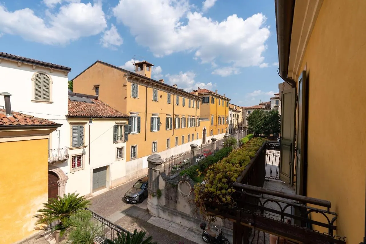 Appartamento Terrazza Garibaldi By Postcardsfrom Verona