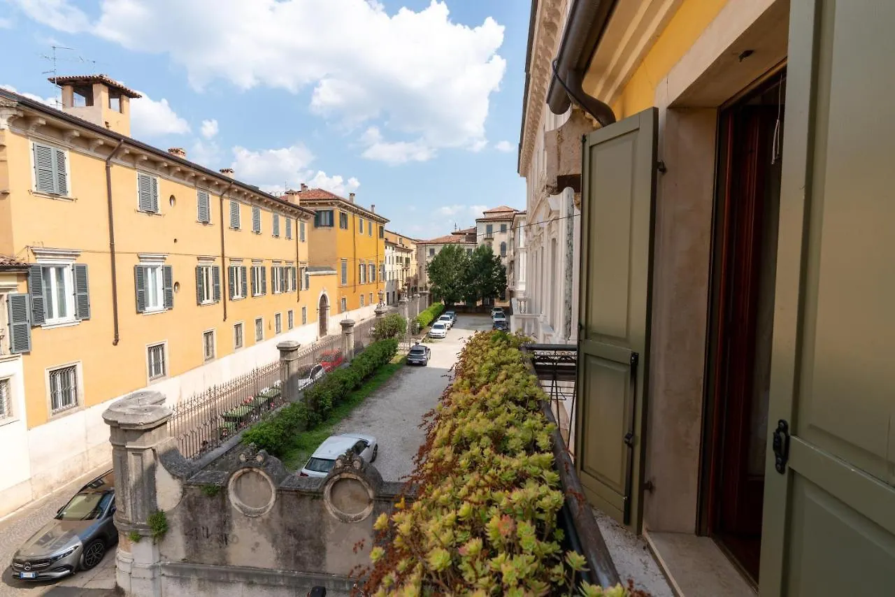 Appartamento Terrazza Garibaldi By Postcardsfrom Verona