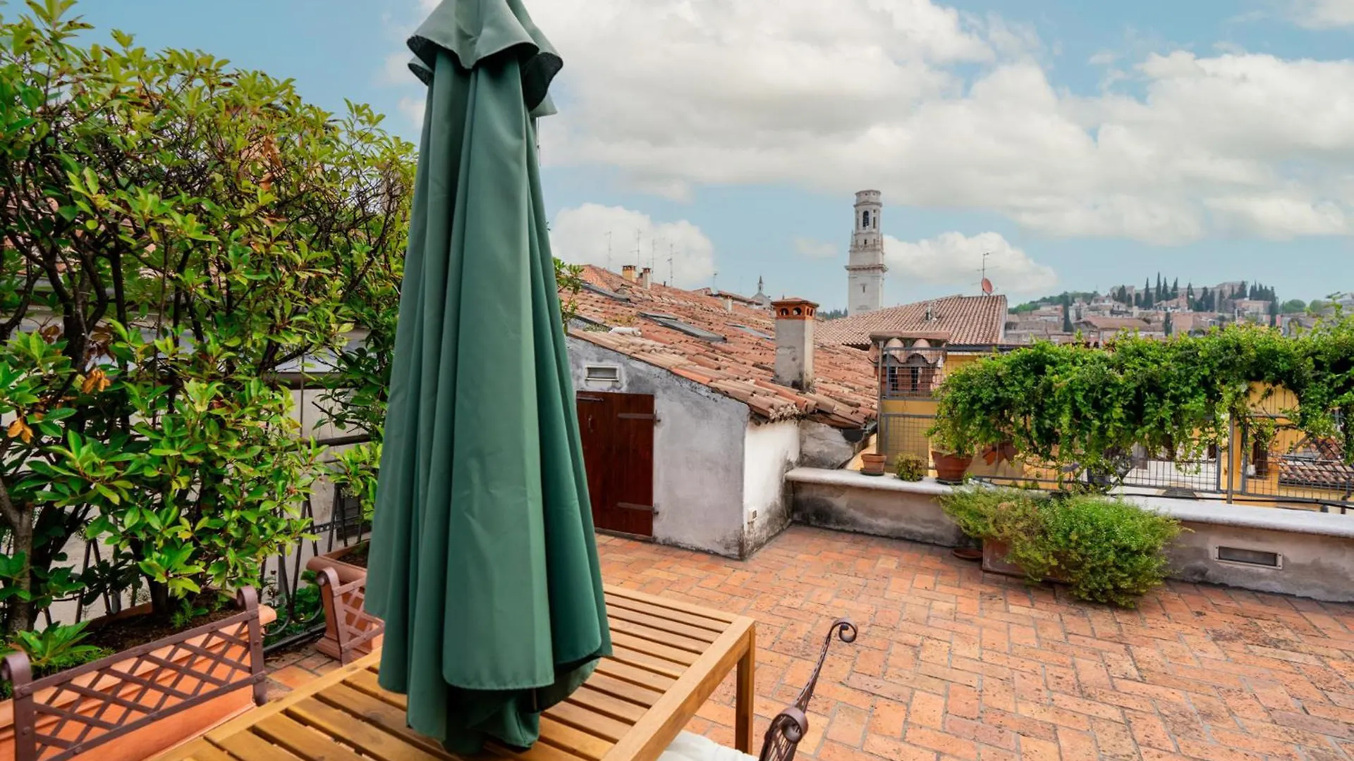 Appartamento Terrazza Garibaldi By Postcardsfrom Verona